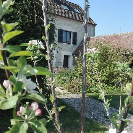 La Menuiserie Frühstückspension Cires-les-Mello